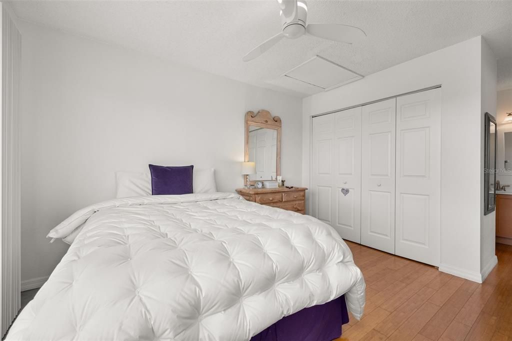 For Sale: $184,900 (2 beds, 2 baths, 880 Square Feet)