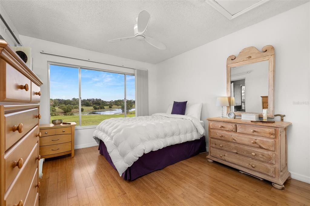 For Sale: $184,900 (2 beds, 2 baths, 880 Square Feet)