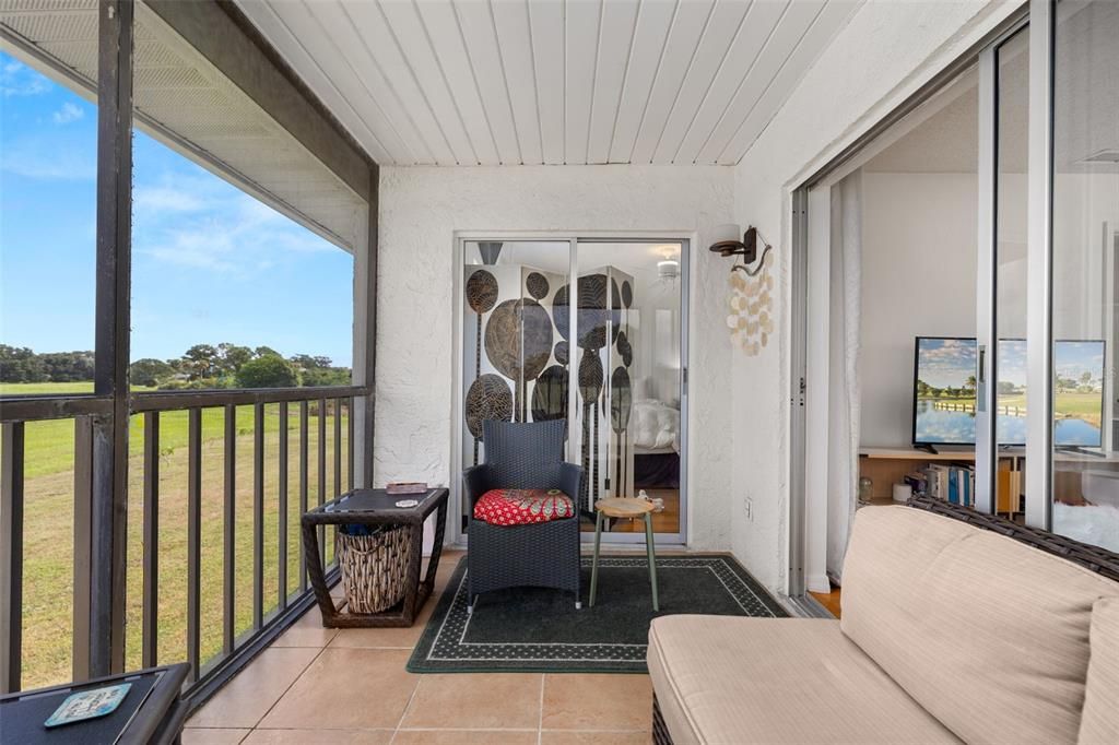 For Sale: $184,900 (2 beds, 2 baths, 880 Square Feet)