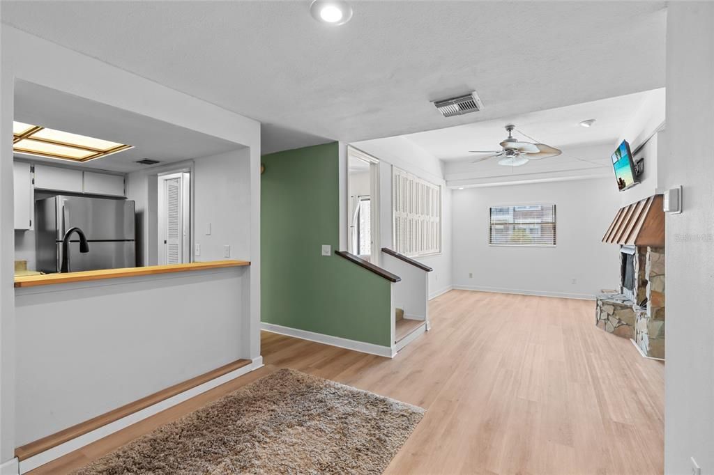 Active With Contract: $155,000 (1 beds, 1 baths, 764 Square Feet)