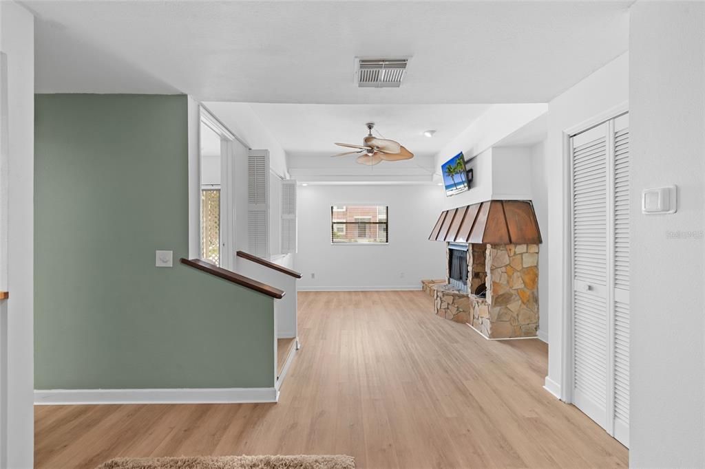 Active With Contract: $155,000 (1 beds, 1 baths, 764 Square Feet)