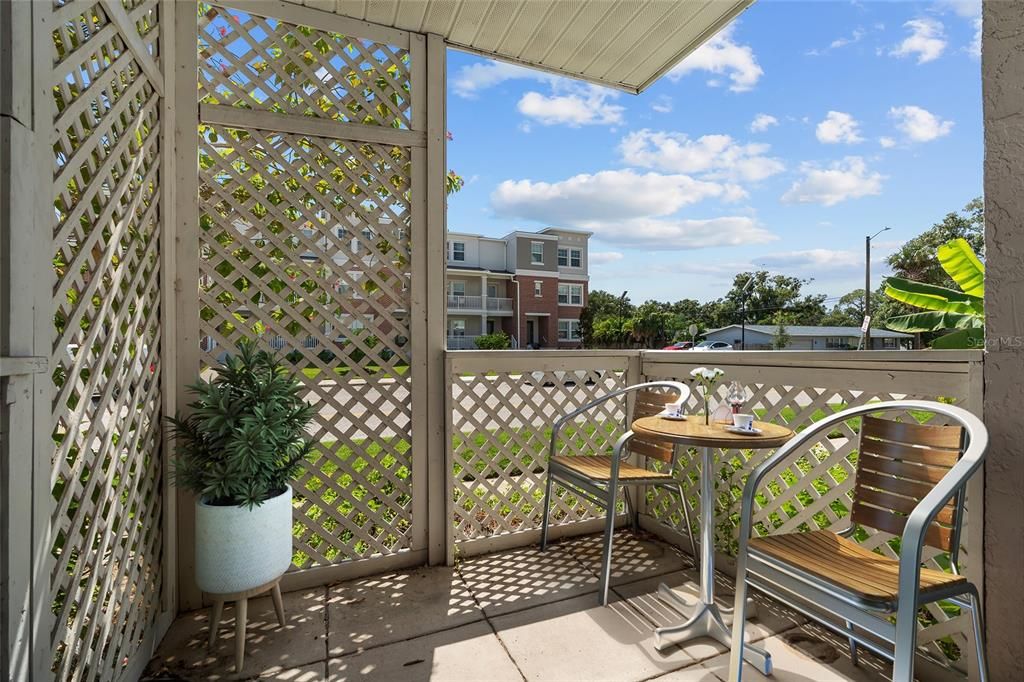 Active With Contract: $155,000 (1 beds, 1 baths, 764 Square Feet)