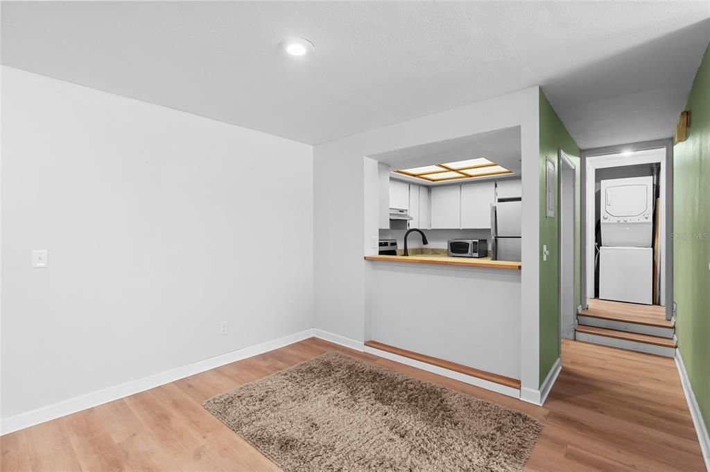 Active With Contract: $155,000 (1 beds, 1 baths, 764 Square Feet)