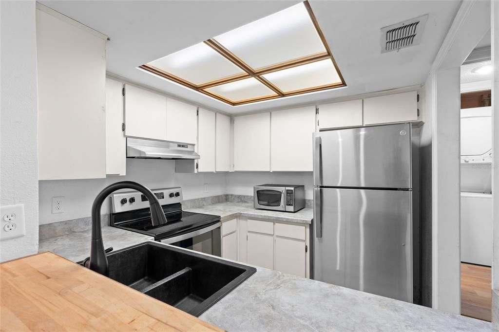 Active With Contract: $155,000 (1 beds, 1 baths, 764 Square Feet)