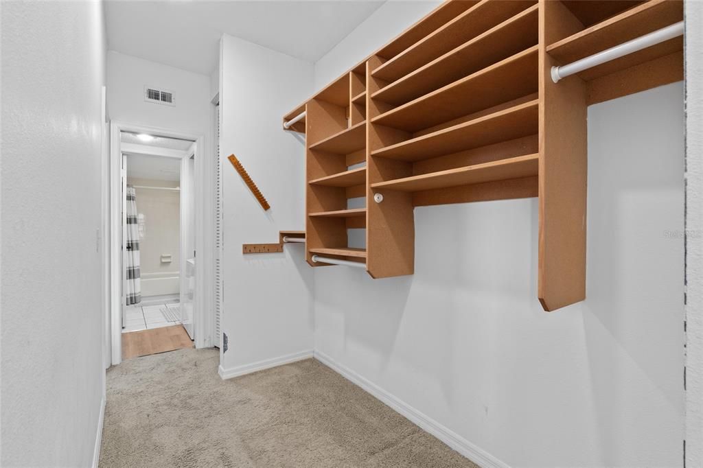 Active With Contract: $155,000 (1 beds, 1 baths, 764 Square Feet)