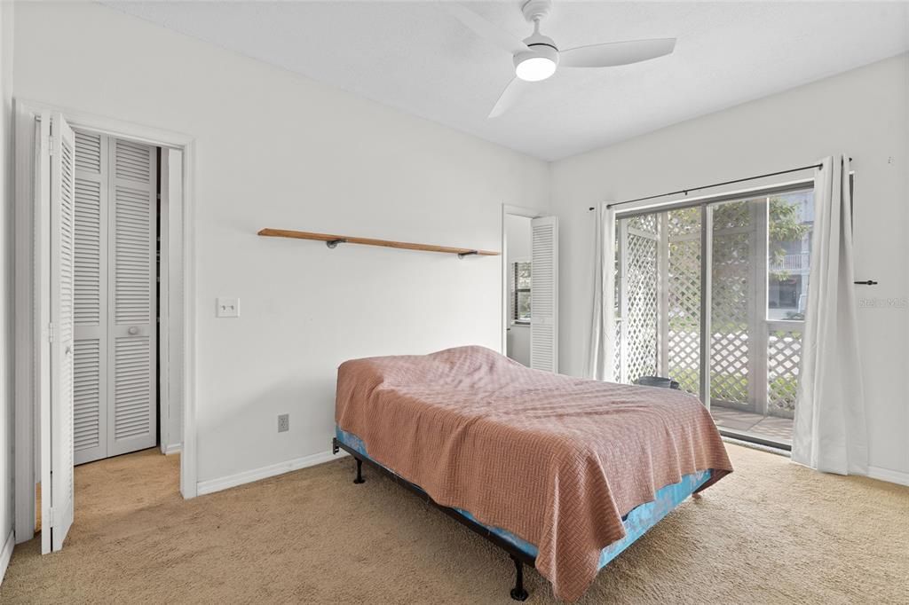 Active With Contract: $155,000 (1 beds, 1 baths, 764 Square Feet)