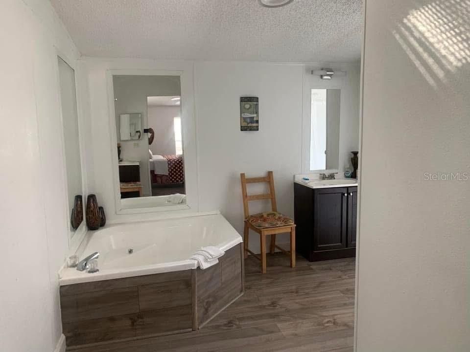 待售: $225,000 (4 贝兹, 2 浴室, 1620 平方英尺)