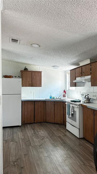 待售: $225,000 (4 贝兹, 2 浴室, 1620 平方英尺)