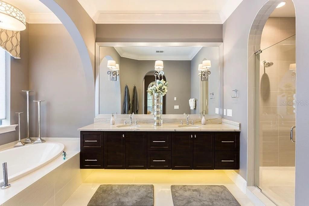 Active With Contract: $2,000,000 (7 beds, 7 baths, 5154 Square Feet)