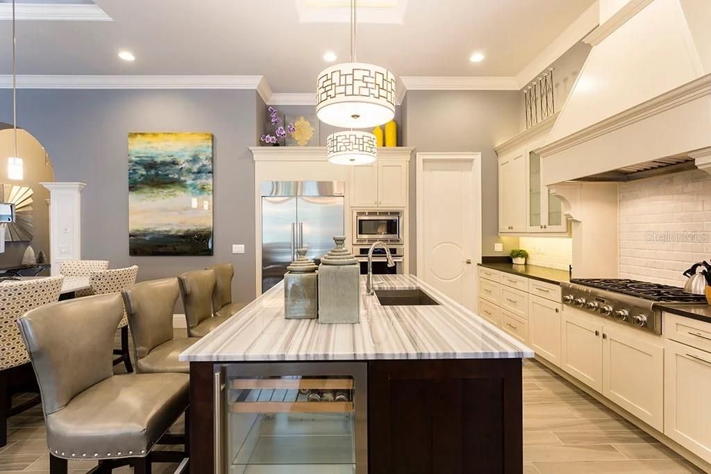 Active With Contract: $2,000,000 (7 beds, 7 baths, 5154 Square Feet)