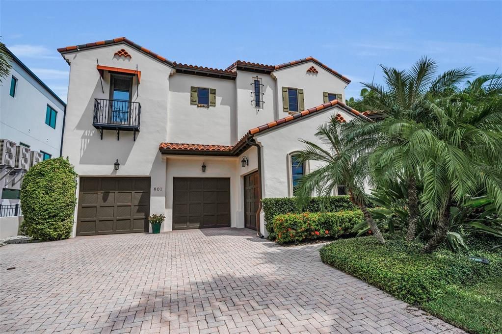 For Sale: $4,495,000 (4 beds, 5 baths, 5834 Square Feet)