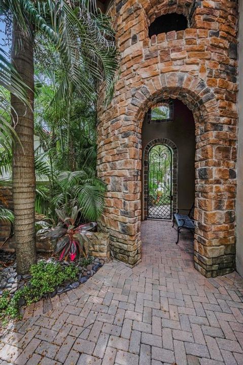 For Sale: $4,495,000 (4 beds, 5 baths, 5834 Square Feet)