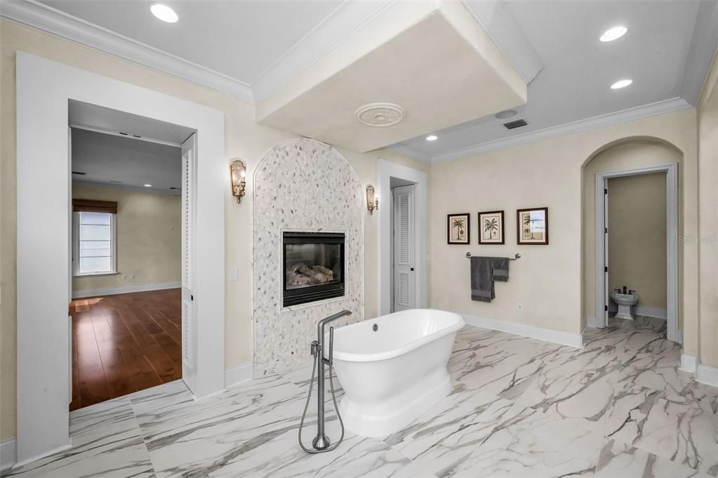 For Sale: $4,495,000 (4 beds, 5 baths, 5834 Square Feet)