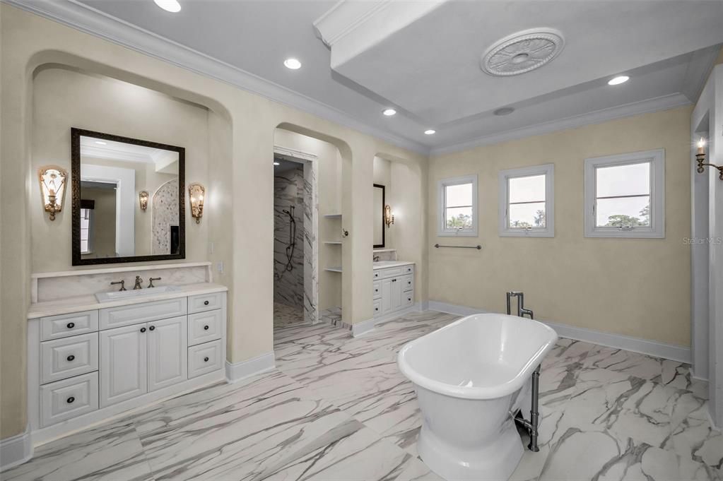 For Sale: $4,495,000 (4 beds, 5 baths, 5834 Square Feet)