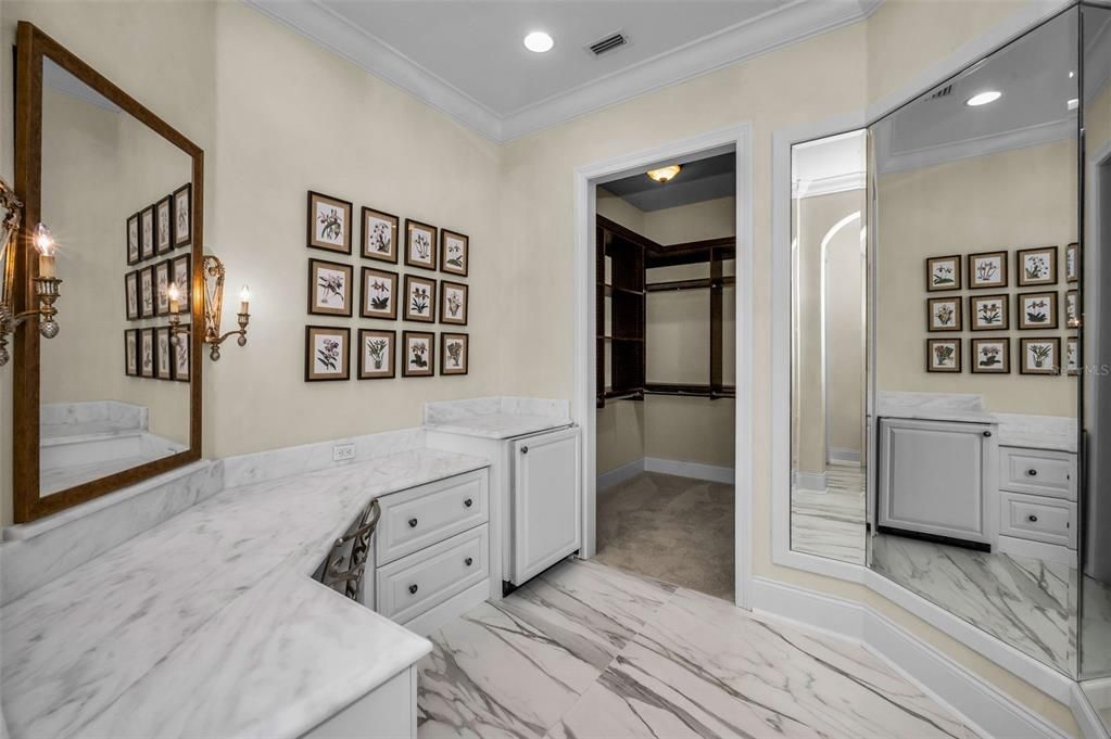 For Sale: $4,495,000 (4 beds, 5 baths, 5834 Square Feet)