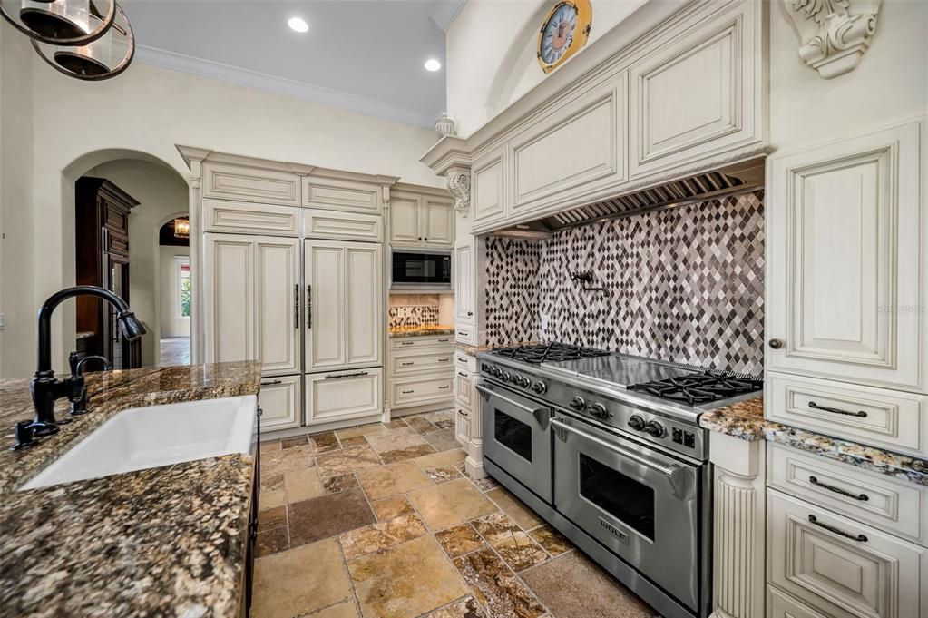 For Sale: $4,495,000 (4 beds, 5 baths, 5834 Square Feet)