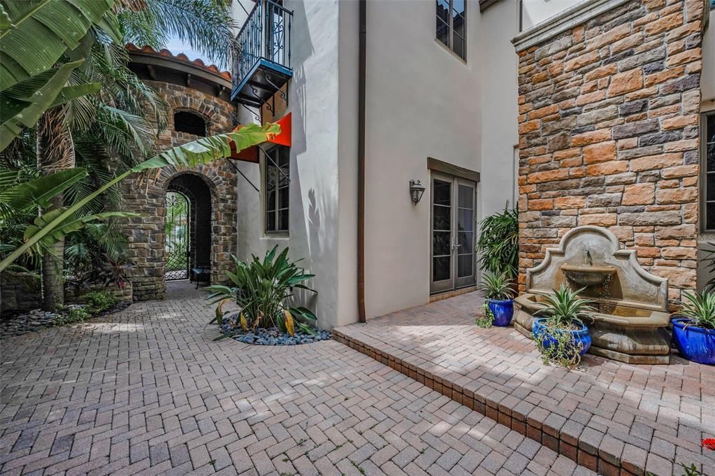 For Sale: $4,495,000 (4 beds, 5 baths, 5834 Square Feet)