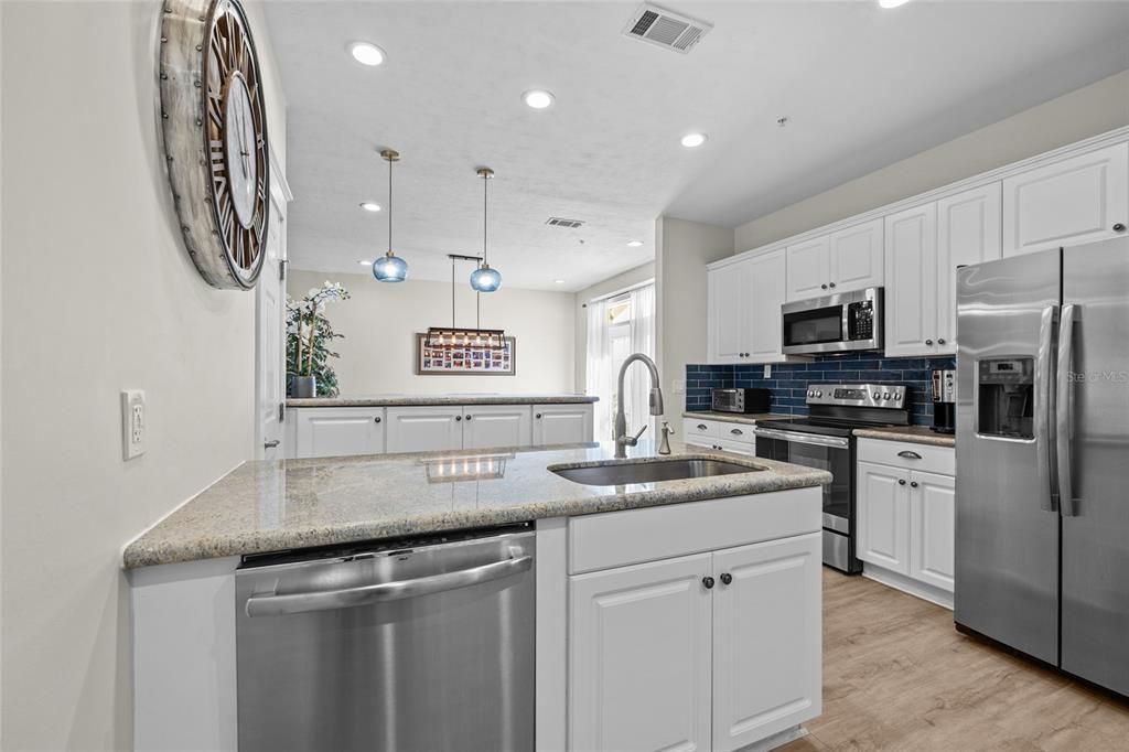 На продажу: $415,000 (2 спален, 2 ванн, 1614 Квадратных фут)