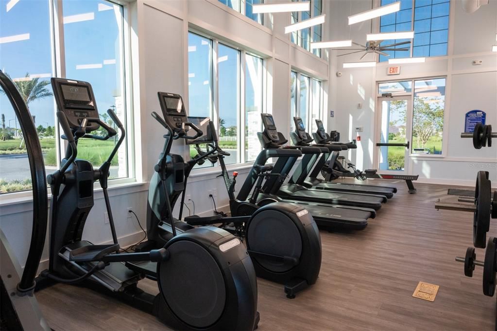 合同活跃: $418,990 (3 贝兹, 2 浴室, 1476 平方英尺)