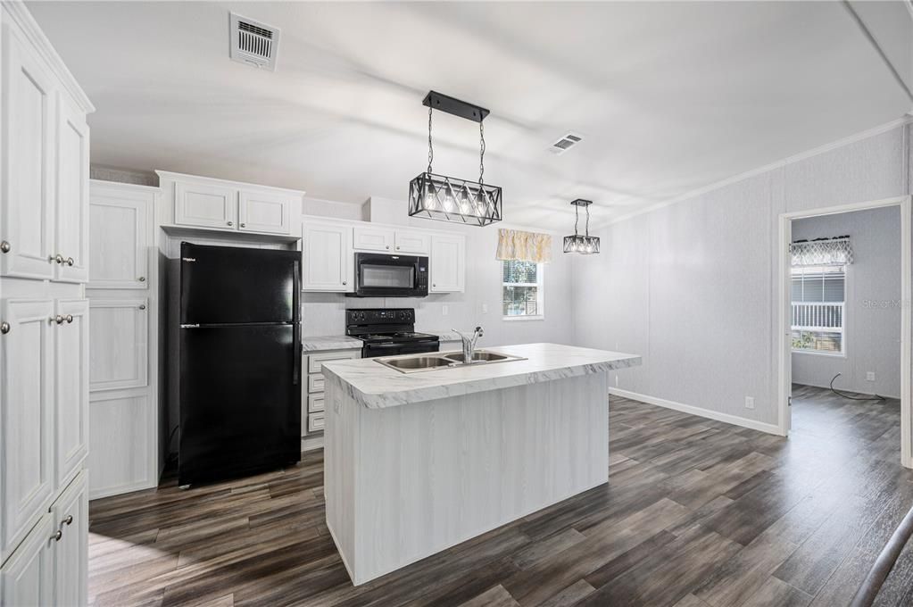 На продажу: $174,900 (2 спален, 2 ванн, 960 Квадратных фут)