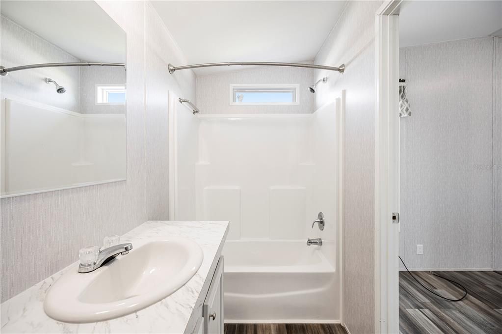 На продажу: $174,900 (2 спален, 2 ванн, 960 Квадратных фут)