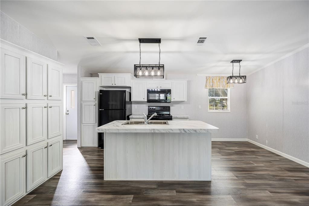 На продажу: $174,900 (2 спален, 2 ванн, 960 Квадратных фут)