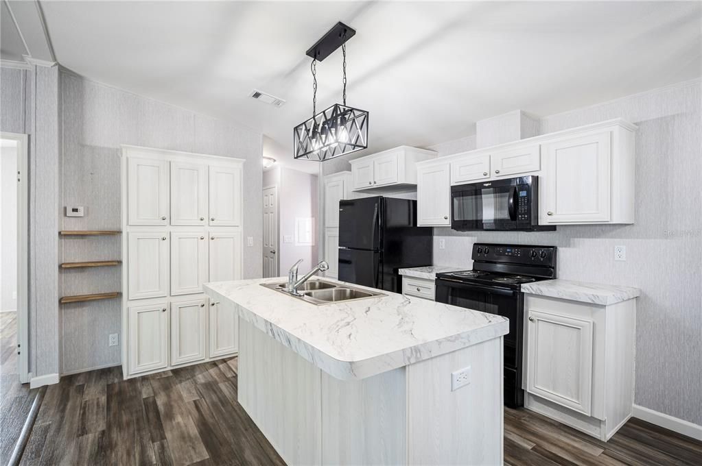 На продажу: $174,900 (2 спален, 2 ванн, 960 Квадратных фут)