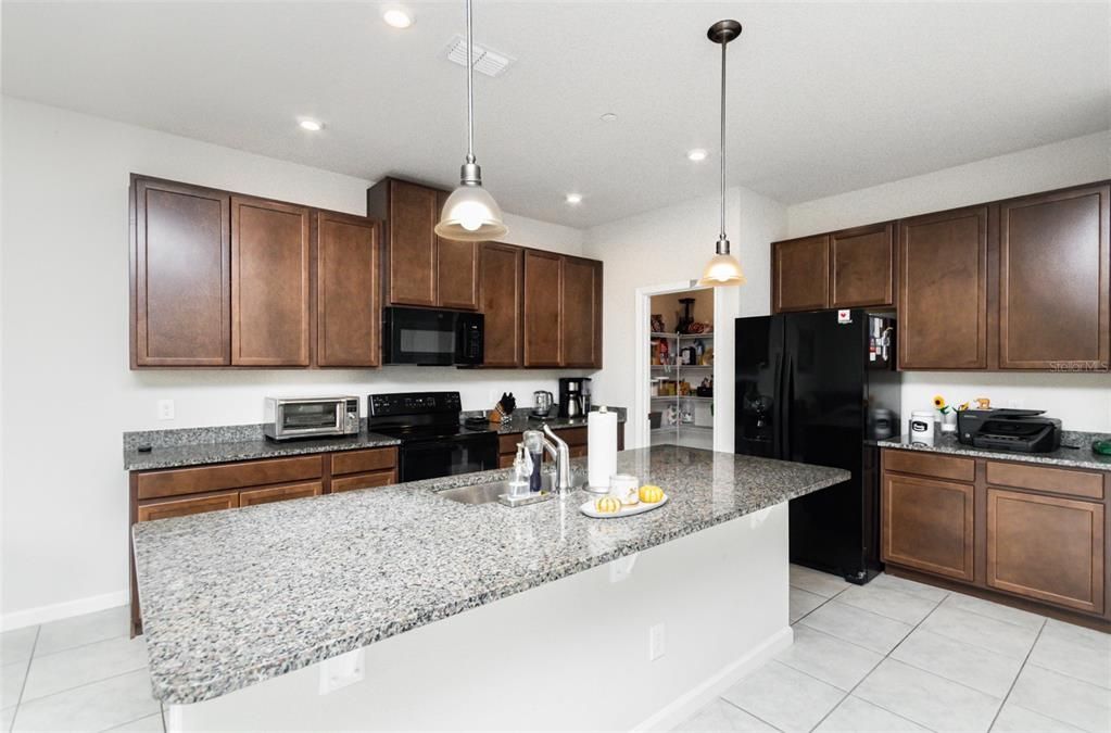 待售: $385,000 (3 贝兹, 2 浴室, 1892 平方英尺)