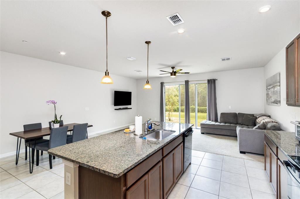 待售: $385,000 (3 贝兹, 2 浴室, 1892 平方英尺)