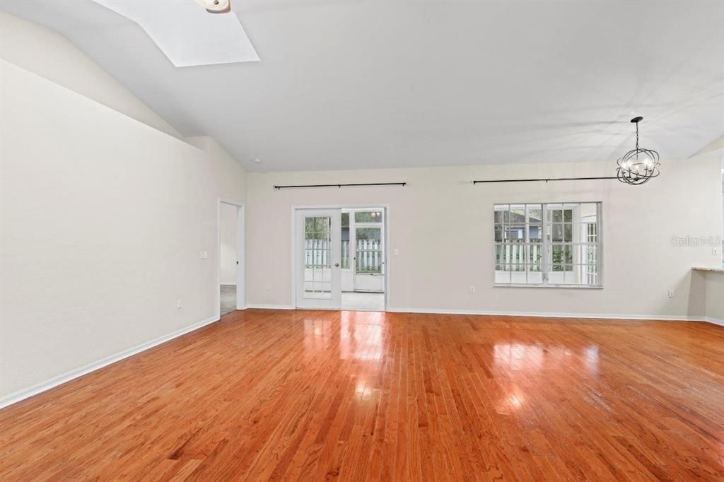 For Rent: $2,700 (3 beds, 2 baths, 1840 Square Feet)