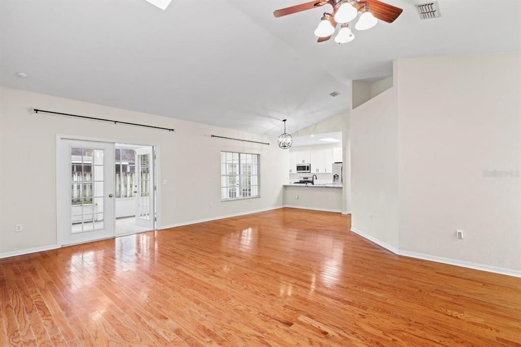 For Rent: $2,700 (3 beds, 2 baths, 1840 Square Feet)