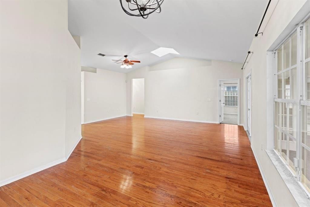 For Rent: $2,700 (3 beds, 2 baths, 1840 Square Feet)