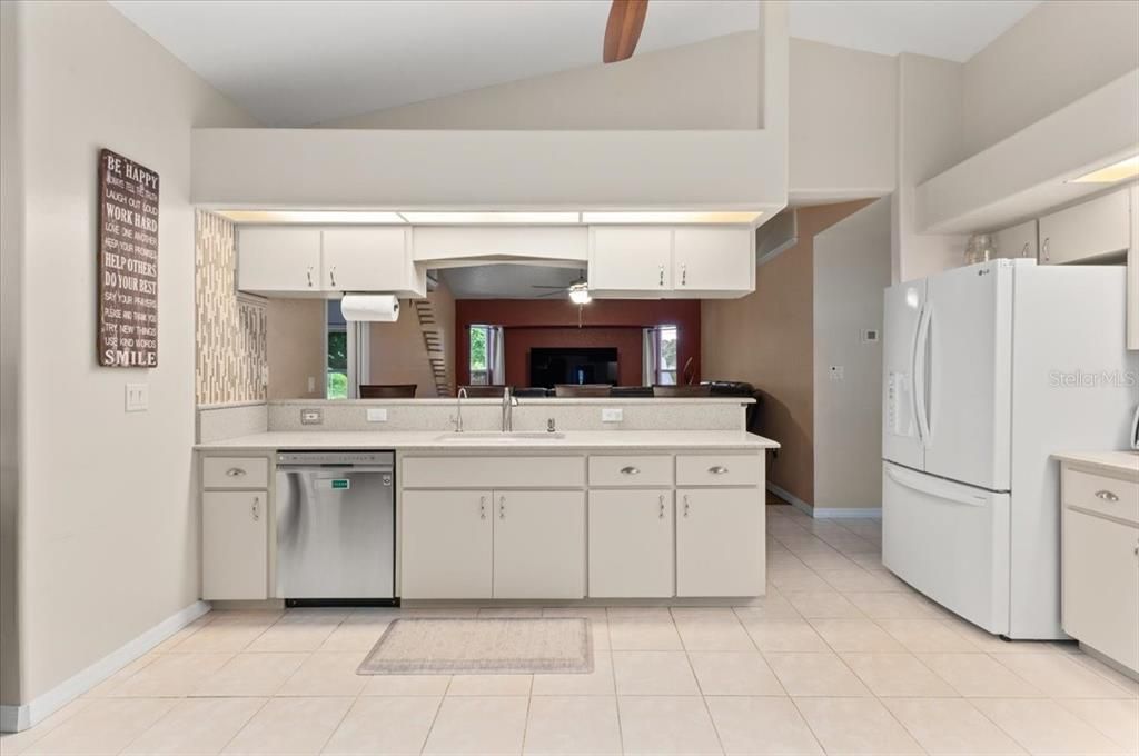 合同活跃: $489,000 (3 贝兹, 2 浴室, 2066 平方英尺)