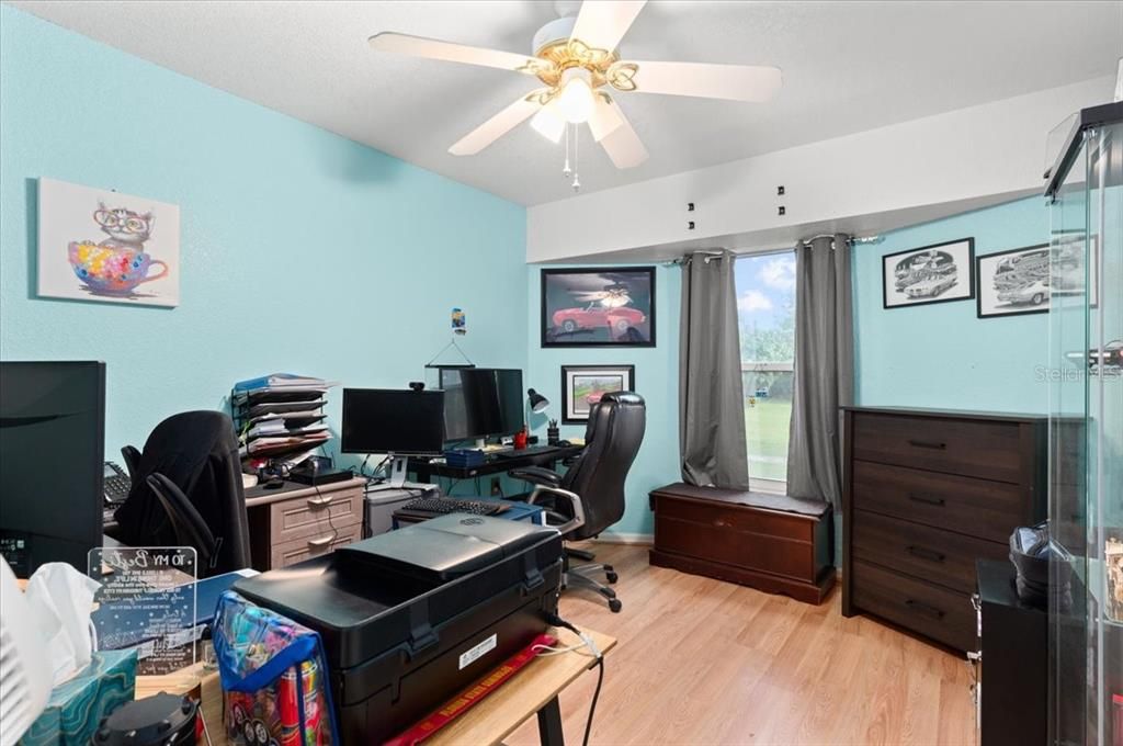 合同活跃: $489,000 (3 贝兹, 2 浴室, 2066 平方英尺)