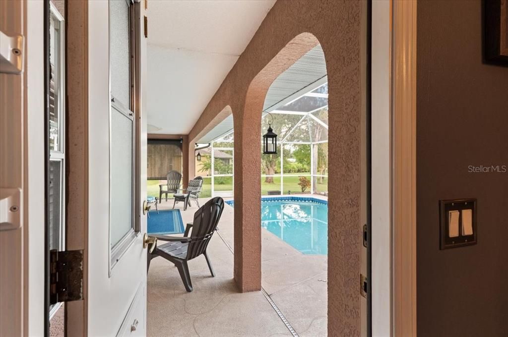 合同活跃: $489,000 (3 贝兹, 2 浴室, 2066 平方英尺)