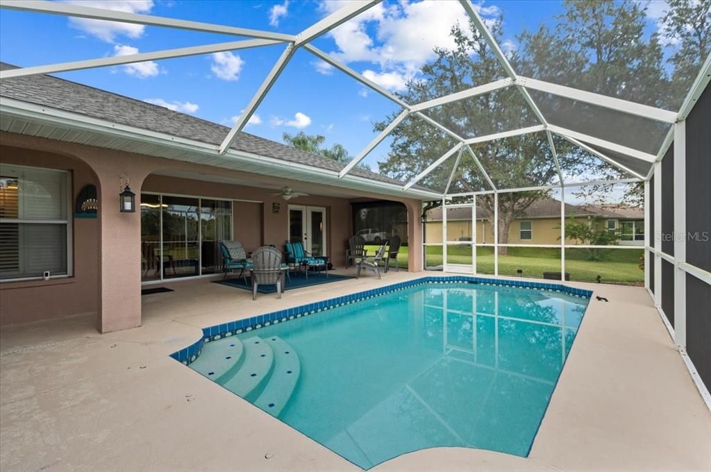 合同活跃: $489,000 (3 贝兹, 2 浴室, 2066 平方英尺)