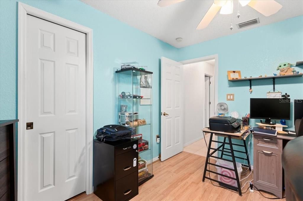 合同活跃: $489,000 (3 贝兹, 2 浴室, 2066 平方英尺)