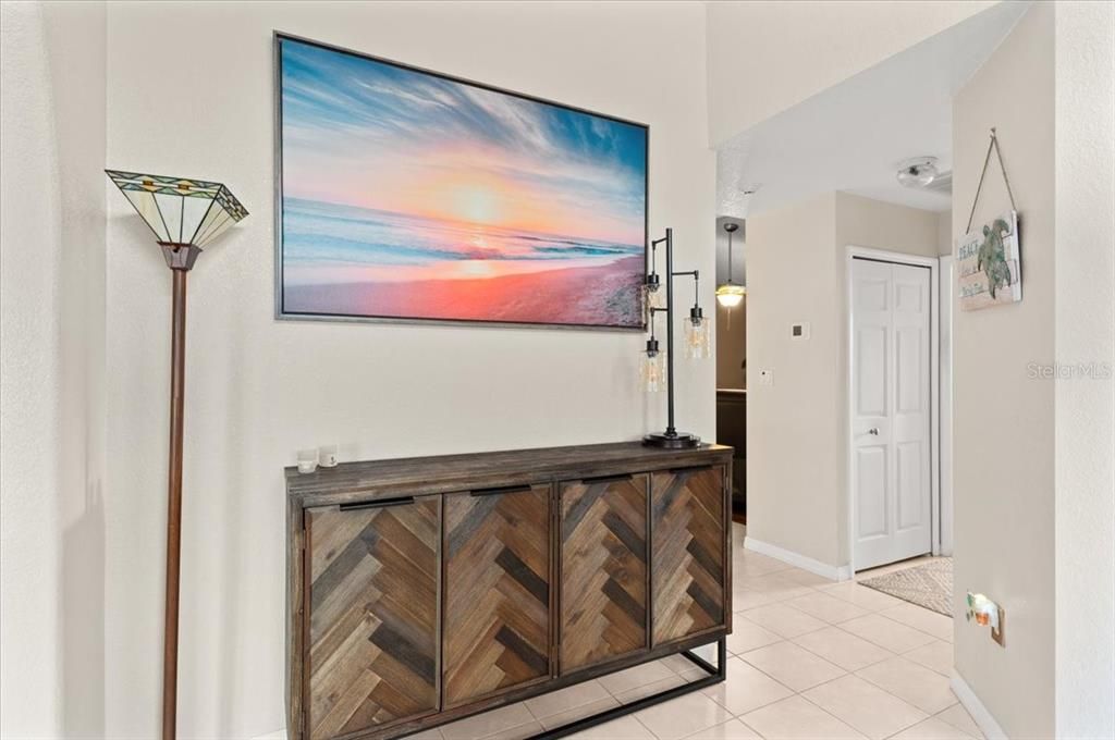 合同活跃: $489,000 (3 贝兹, 2 浴室, 2066 平方英尺)