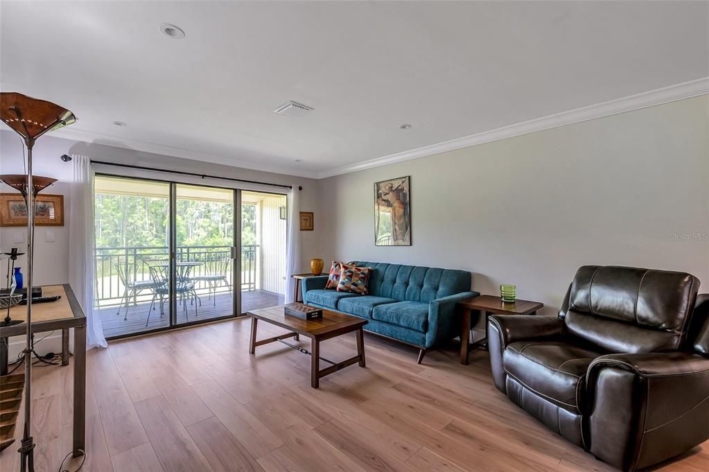 En Venta: $290,000 (2 camas, 2 baños, 1096 Pies cuadrados)