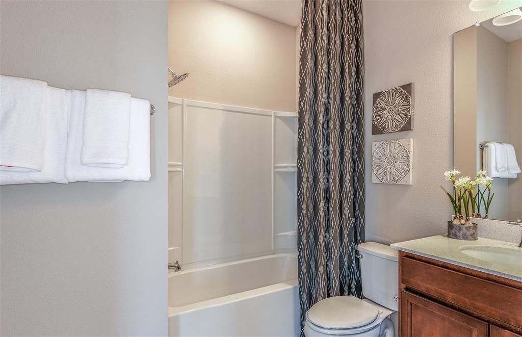 For Sale: $362,470 (2 beds, 2 baths, 1405 Square Feet)