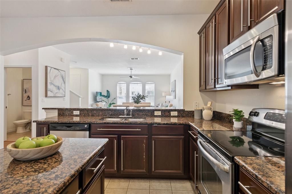 Active With Contract: $355,000 (3 beds, 2 baths, 1953 Square Feet)