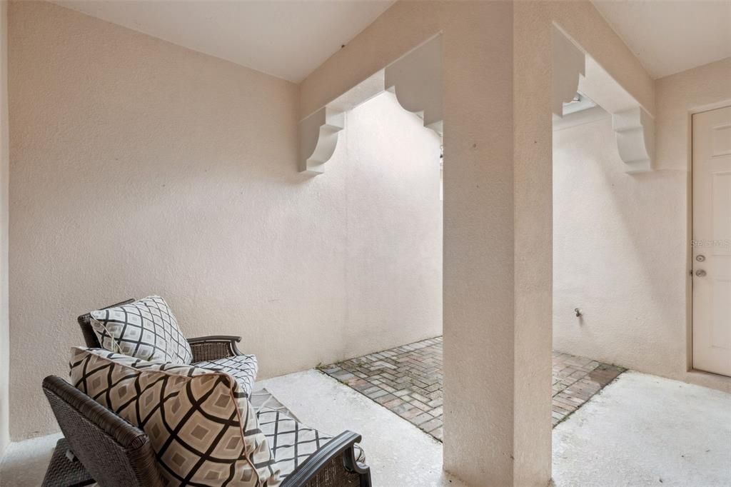 Active With Contract: $355,000 (3 beds, 2 baths, 1953 Square Feet)