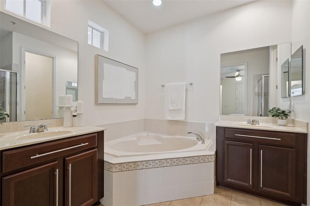 Active With Contract: $355,000 (3 beds, 2 baths, 1953 Square Feet)