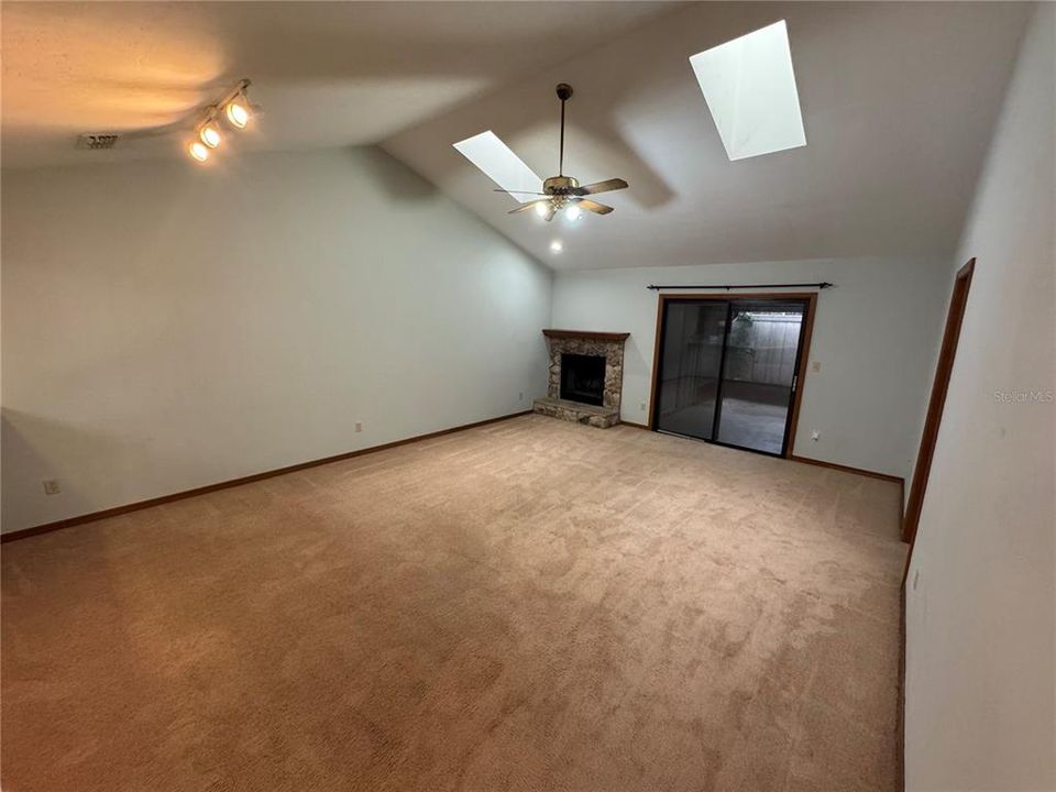 待售: $189,000 (2 贝兹, 2 浴室, 1192 平方英尺)