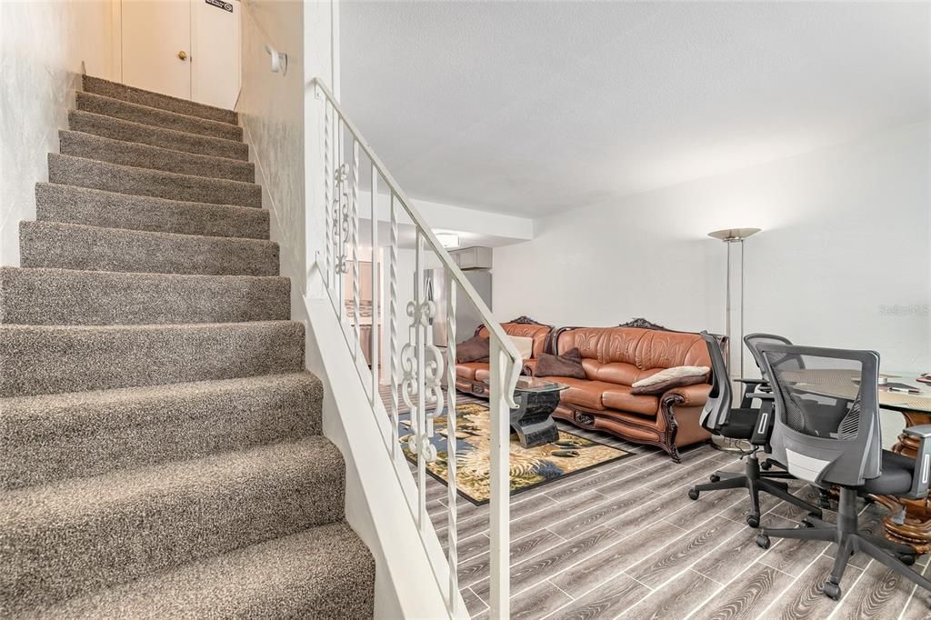 На продажу: $247,000 (2 спален, 1 ванн, 1060 Квадратных фут)