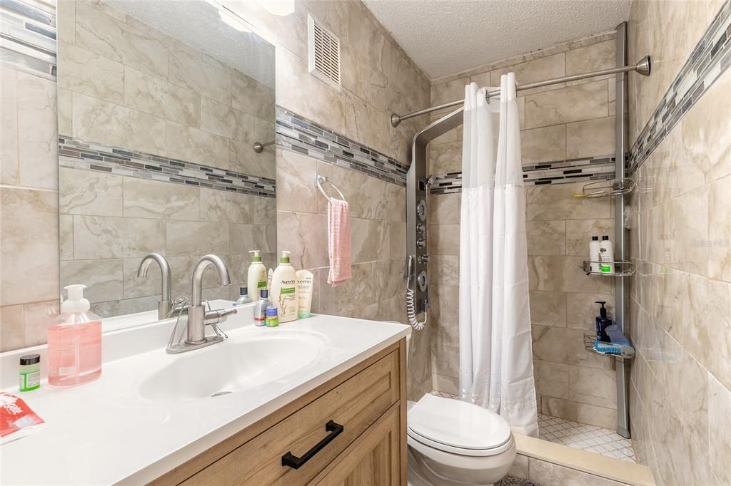 На продажу: $247,000 (2 спален, 1 ванн, 1060 Квадратных фут)