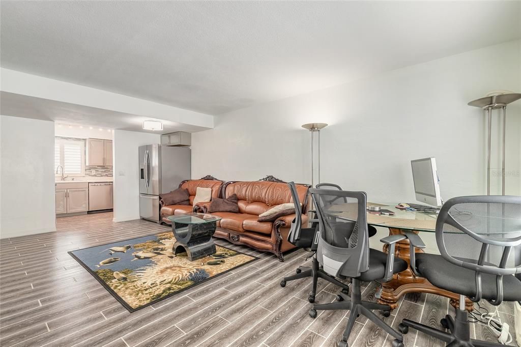 На продажу: $247,000 (2 спален, 1 ванн, 1060 Квадратных фут)