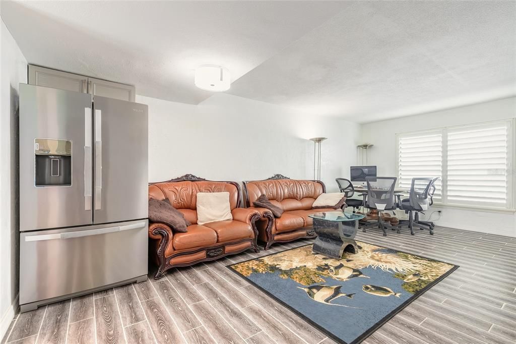 На продажу: $247,000 (2 спален, 1 ванн, 1060 Квадратных фут)