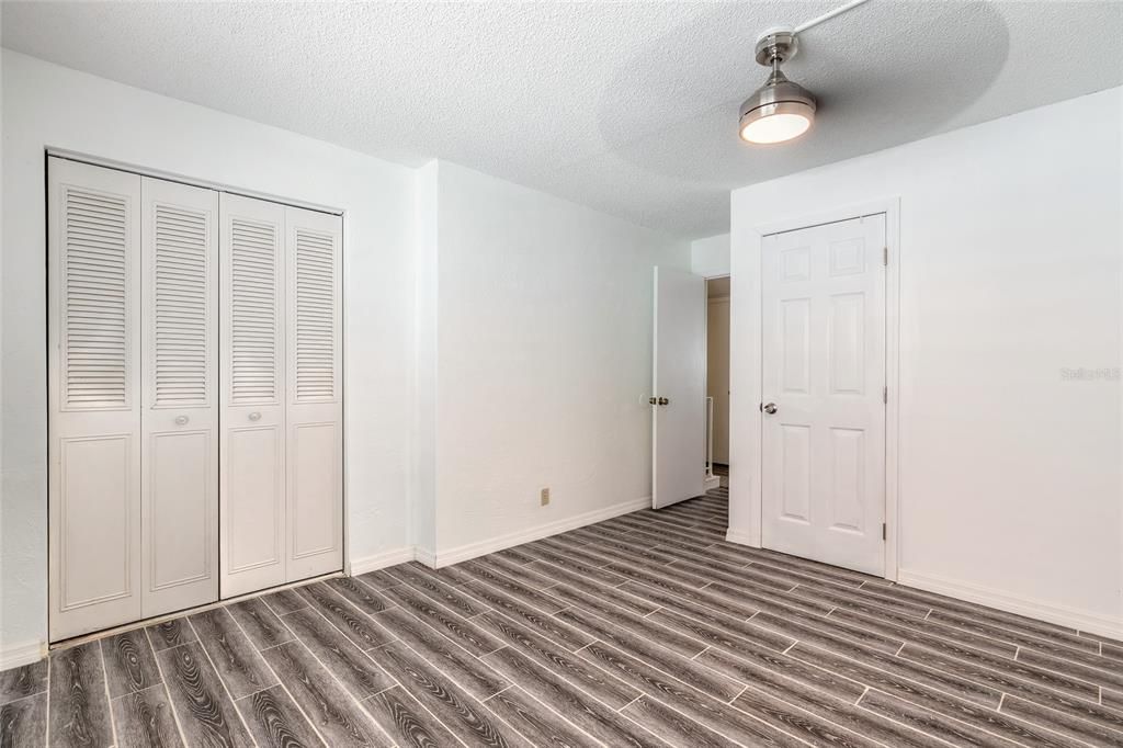 На продажу: $247,000 (2 спален, 1 ванн, 1060 Квадратных фут)