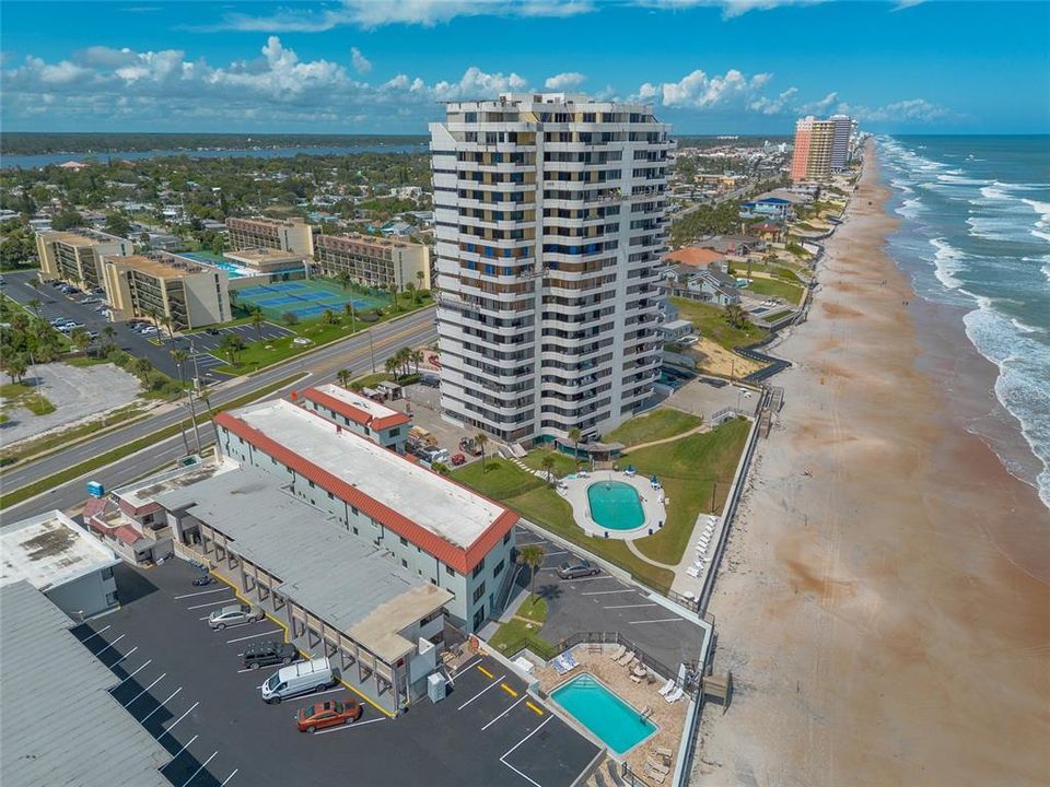 На продажу: $247,000 (2 спален, 1 ванн, 1060 Квадратных фут)